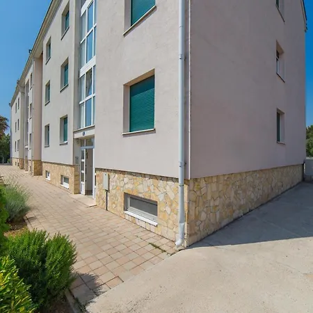 Apartamento With A Parking Space Kastel Gomilica, - 15563 *