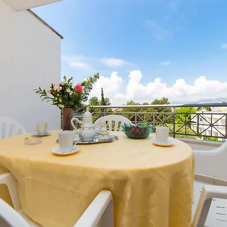 Appartement With A Parking Space Kastel Gomilica, - 15563 *